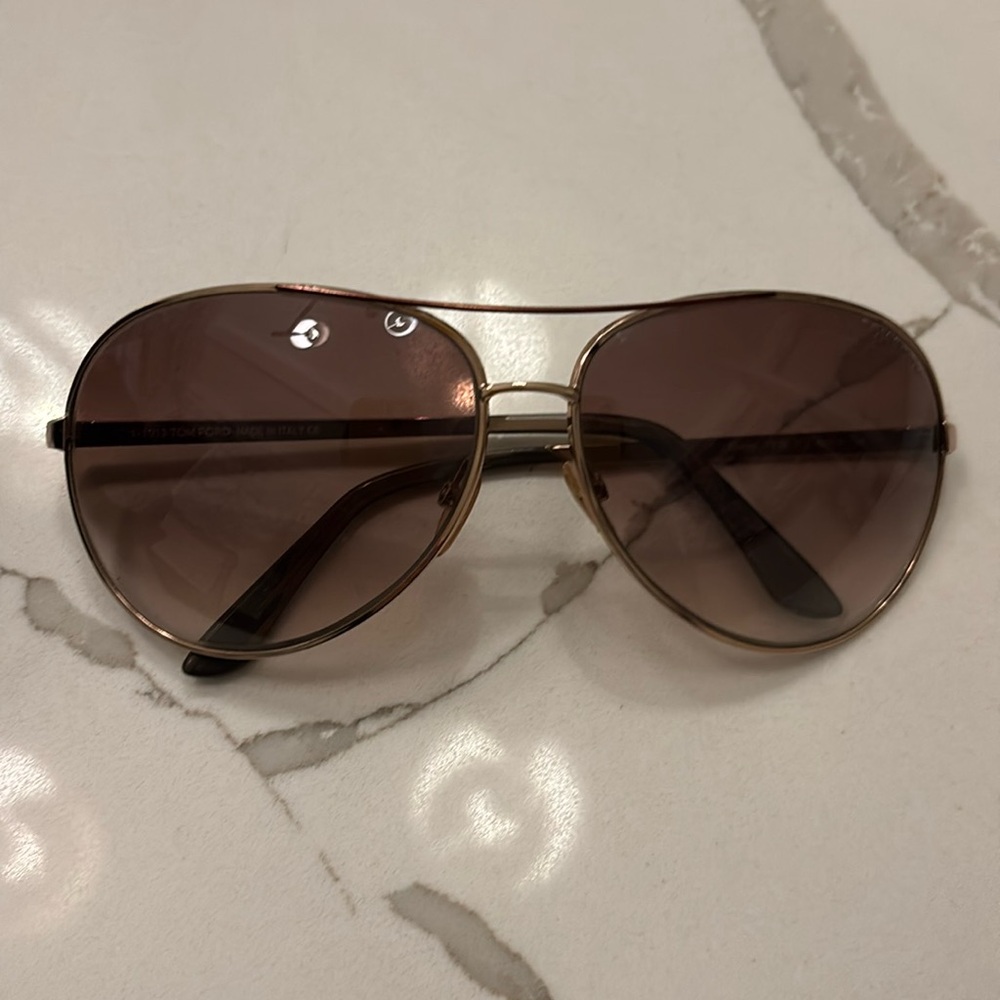 I am selling a pair of Tom Ford Aviators